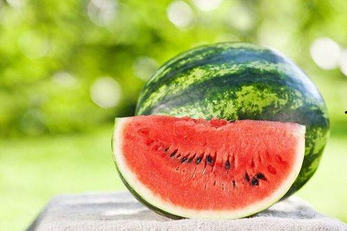 夏天吃瓜小清新,瓜果飘香——小清新夏日吃瓜指南 第1张 夏天吃瓜小清新,瓜果飘香——小清新夏日吃瓜指南 第1张